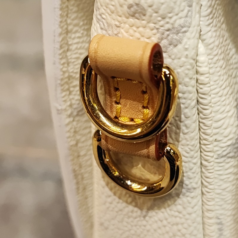 Louis Vuitton x TM Pochette Metis East West-19