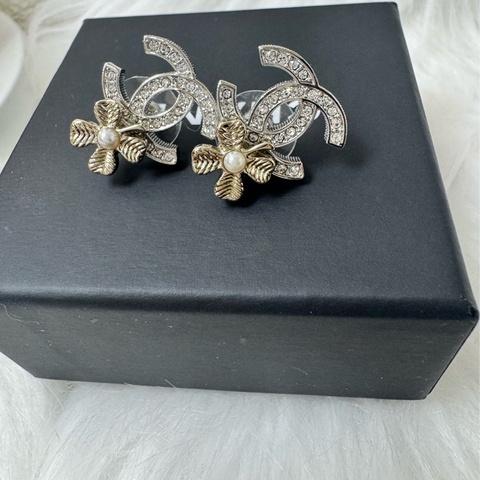 Chanel 四葉草/山茶花和珍珠24 K