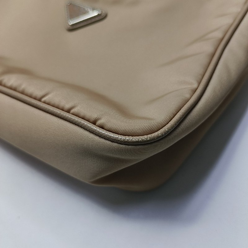 PRADA Re-Edition2005卡其色尼龍徽標單肩包斜挎包 銀色五金 子袋 2條可拆卸肩帶-12