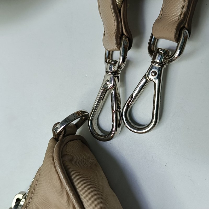 PRADA Re-Edition2005卡其色尼龍徽標單肩包斜挎包 銀色五金 子袋 2條可拆卸肩帶-14