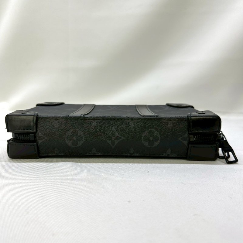 LV Soft Trunk黑花方包-6
