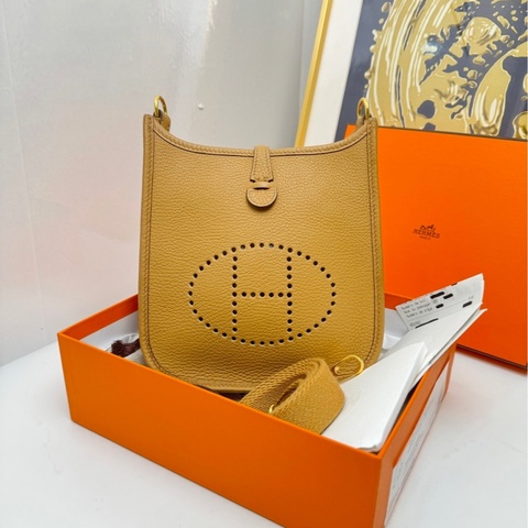 【全套帶票❤️】Hermes  evelyne mini 餅乾色金扣 單肩包