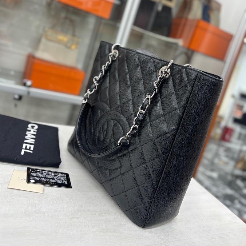 Chanel 黑銀竪版購物袋 尺寸約29*28.5 附件卡、塵袋。-1