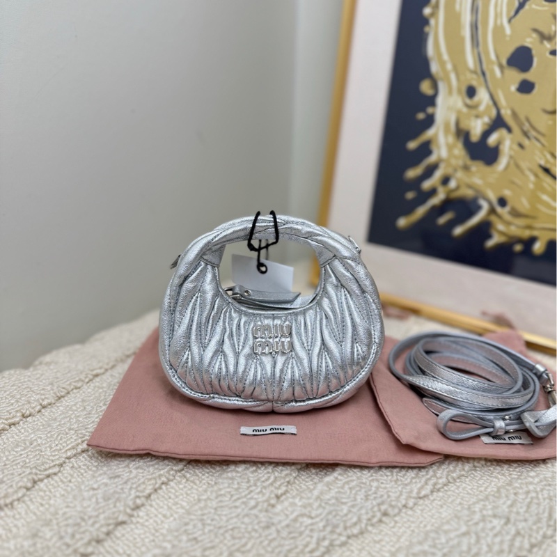 【 全❤️】Miumiu  銀色超mini hobo wander褶皺 手提包-0