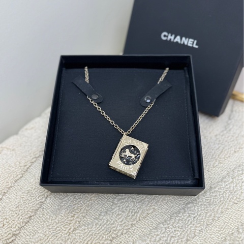 【99❤️全套】Chanel  22早春款度假系列 獅子座魔法書項鍊