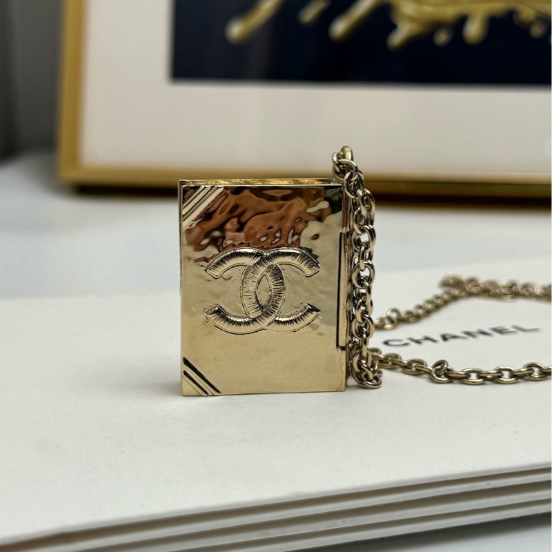 【99❤️全套】Chanel  22早春款度假系列 獅子座魔法書項鍊-2