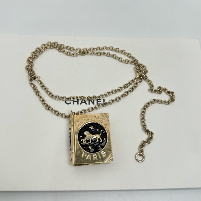 【99❤️全套】Chanel  22早春款度假系列 獅子座魔法書項鍊-3