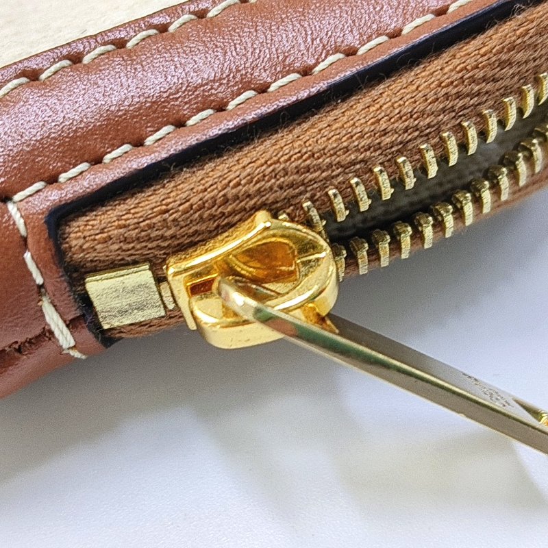 CELINE 白色牛皮印花手提包手拿包 金色五金-9