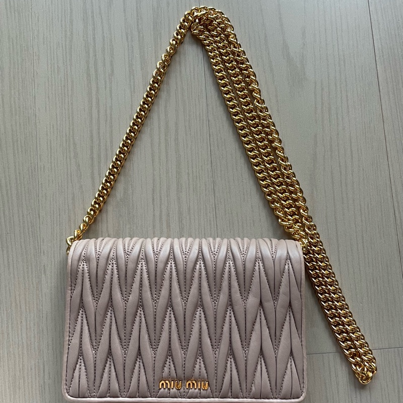 Miu Miu Matelasse wallet on chain 皺摺紋斜背包-0