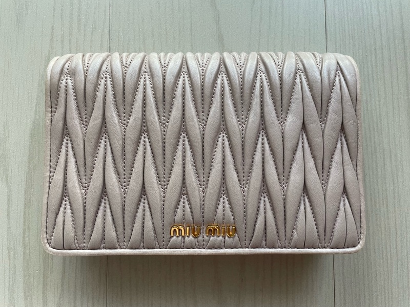 Miu Miu Matelasse wallet on chain 皺摺紋斜背包-1