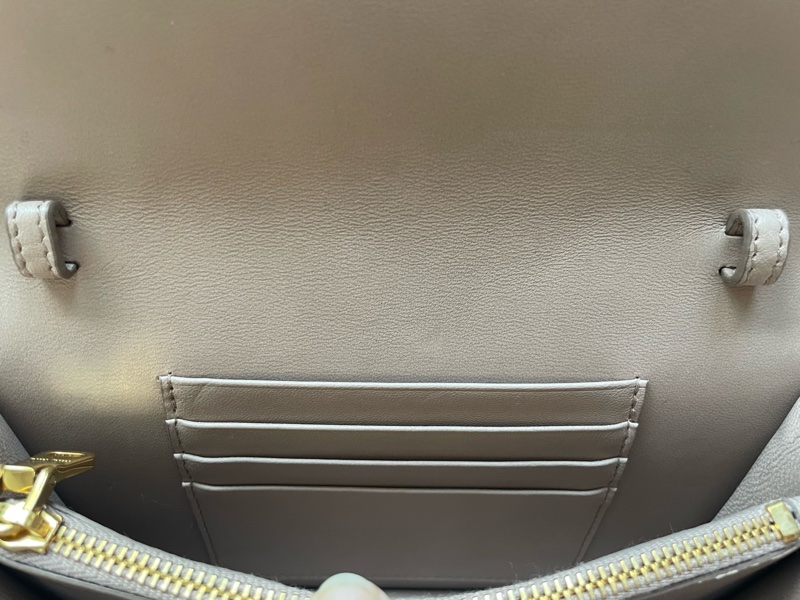 Miu Miu Matelasse wallet on chain 皺摺紋斜背包-10