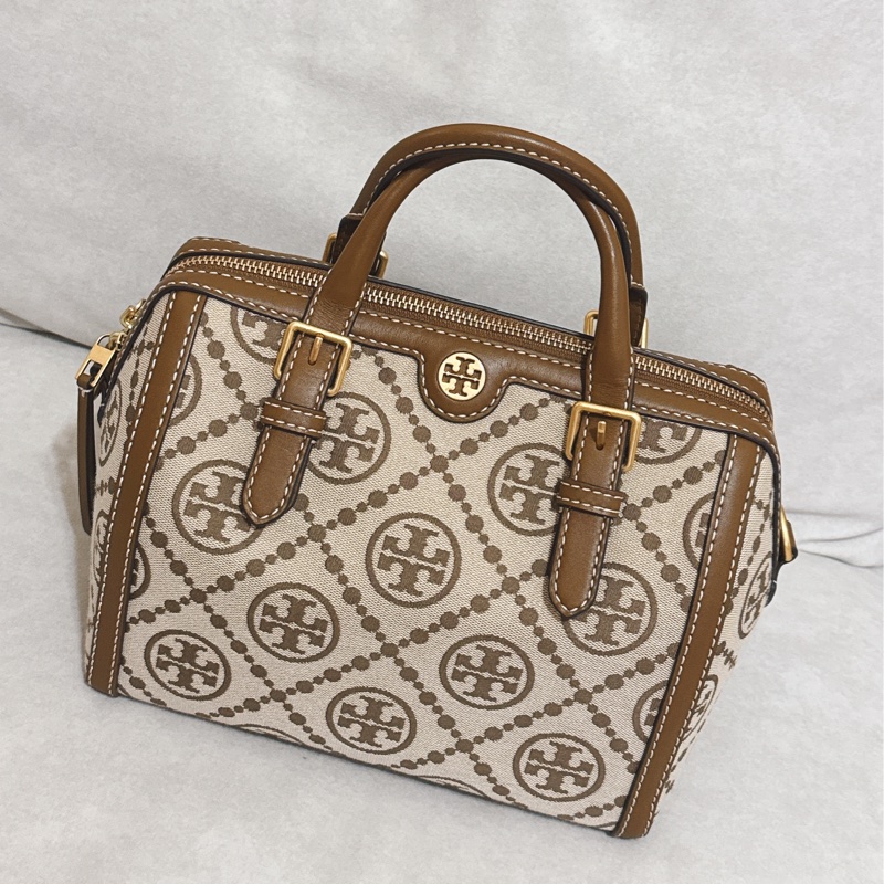 Tory Burch T Monogram緹花皮革波士頓包(卡其色）-7