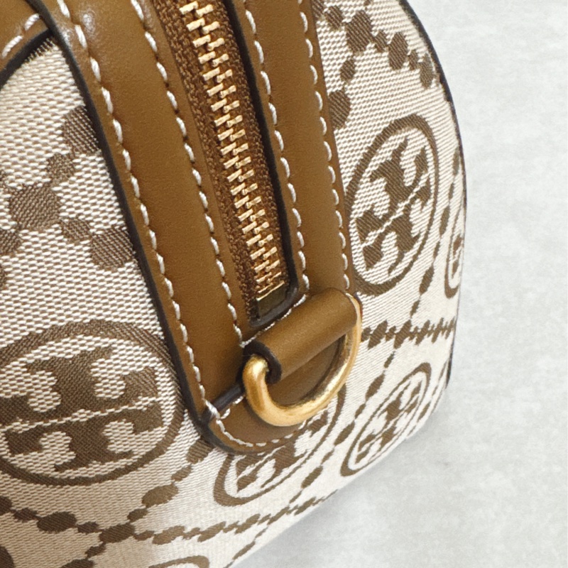 Tory Burch T Monogram緹花皮革波士頓包(卡其色）-17