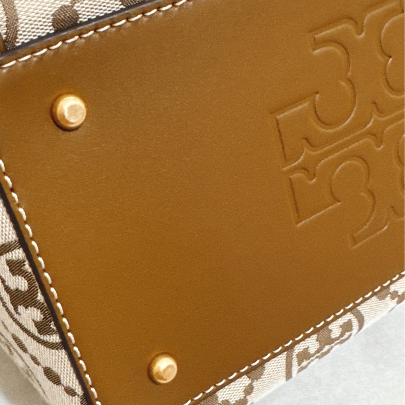 Tory Burch T Monogram緹花皮革波士頓包(卡其色）-18