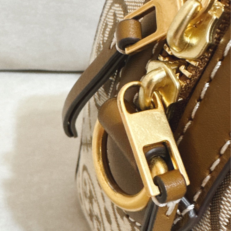 Tory Burch T Monogram緹花皮革波士頓包(卡其色）-20