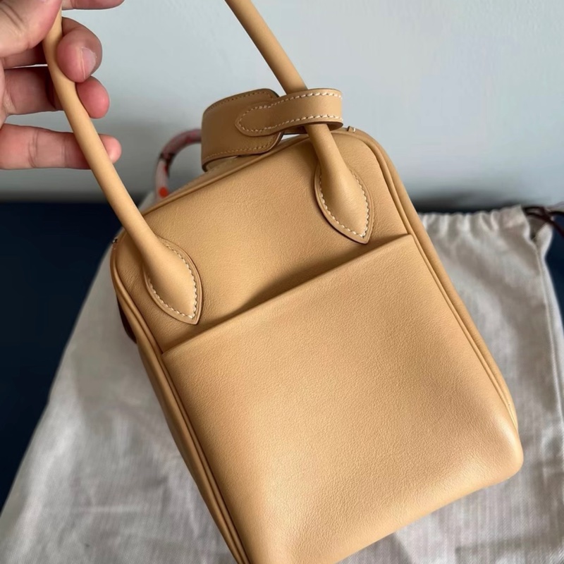 99近新，愛馬仕lindy26 swift皮 沙灘金色，框Q刻，金屬帶膜，幾乎全新的包-2