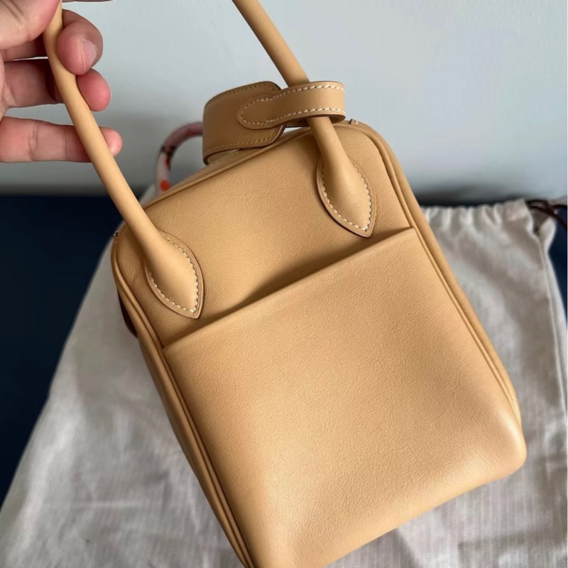 99近新，愛馬仕lindy26 swift皮 沙灘金色，框Q刻，金屬帶膜，幾乎全新的包-3