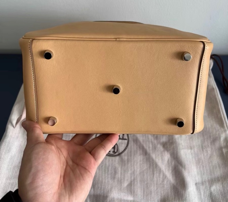 99近新，愛馬仕lindy26 swift皮 沙灘金色，框Q刻，金屬帶膜，幾乎全新的包-6