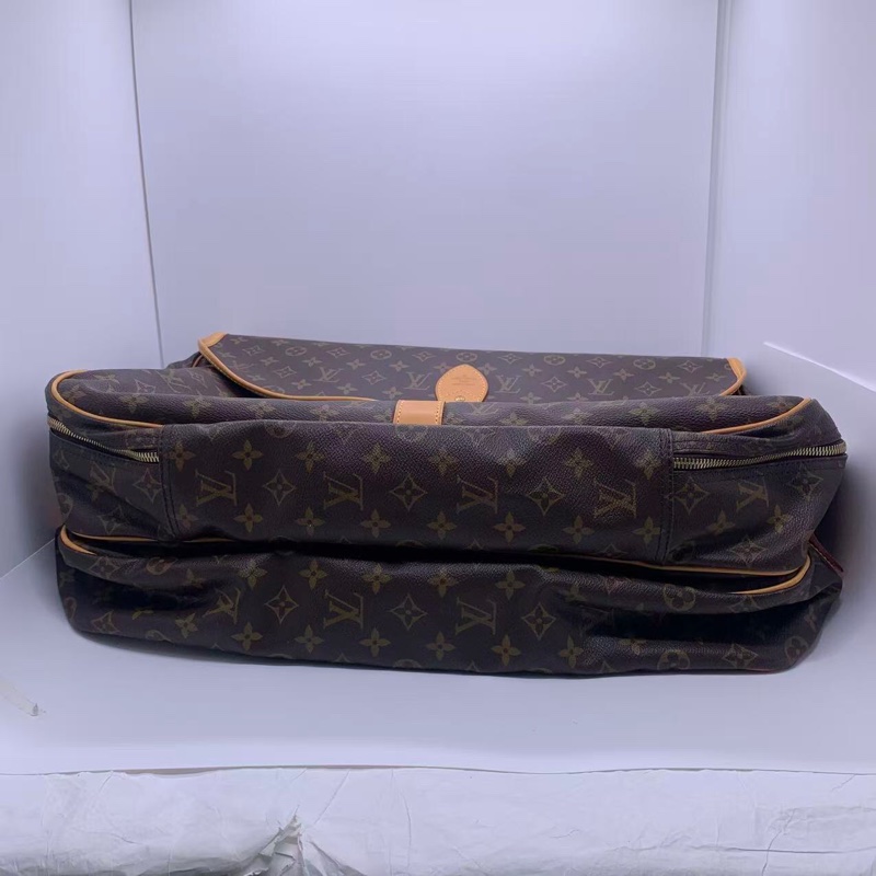 二手Lv狩獵手提包，Louis vuttion hunting bag，吊牌有R標記字母，配皮正常使用痕跡變色-2