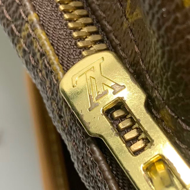 二手Lv狩獵手提包，Louis vuttion hunting bag，吊牌有R標記字母，配皮正常使用痕跡變色-12