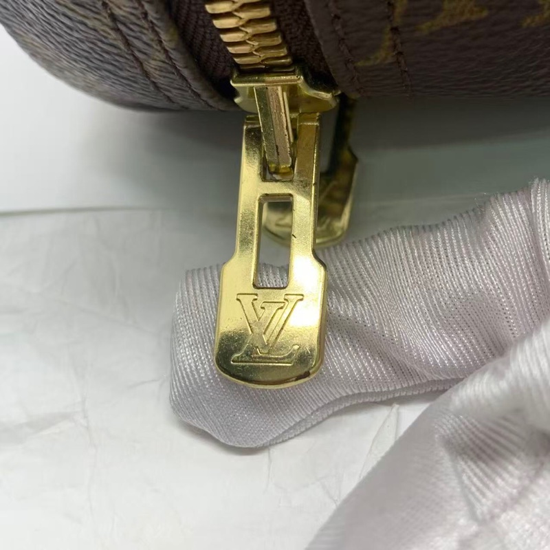 二手Lv狩獵手提包，Louis vuttion hunting bag，吊牌有R標記字母，配皮正常使用痕跡變色-17