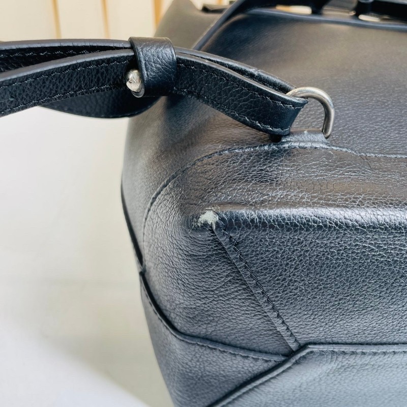 LV路易威登 lock me黑色全皮後背板 銀扣-8