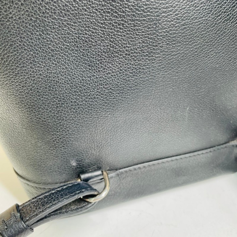 LV路易威登 lock me黑色全皮後背板 銀扣-10