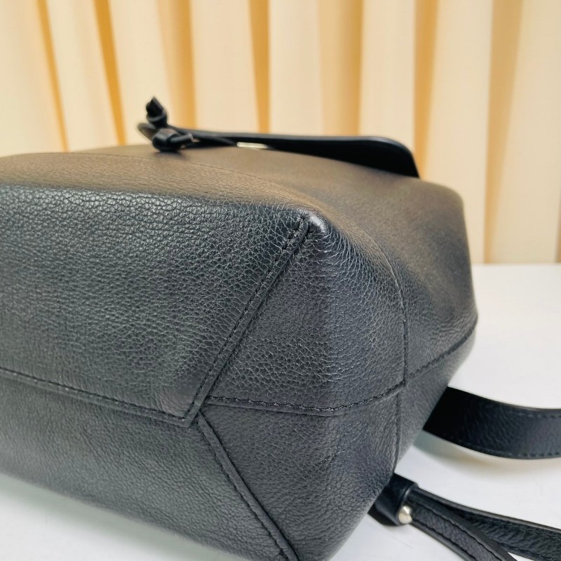 LV路易威登 lock me黑色全皮後背板 銀扣-12