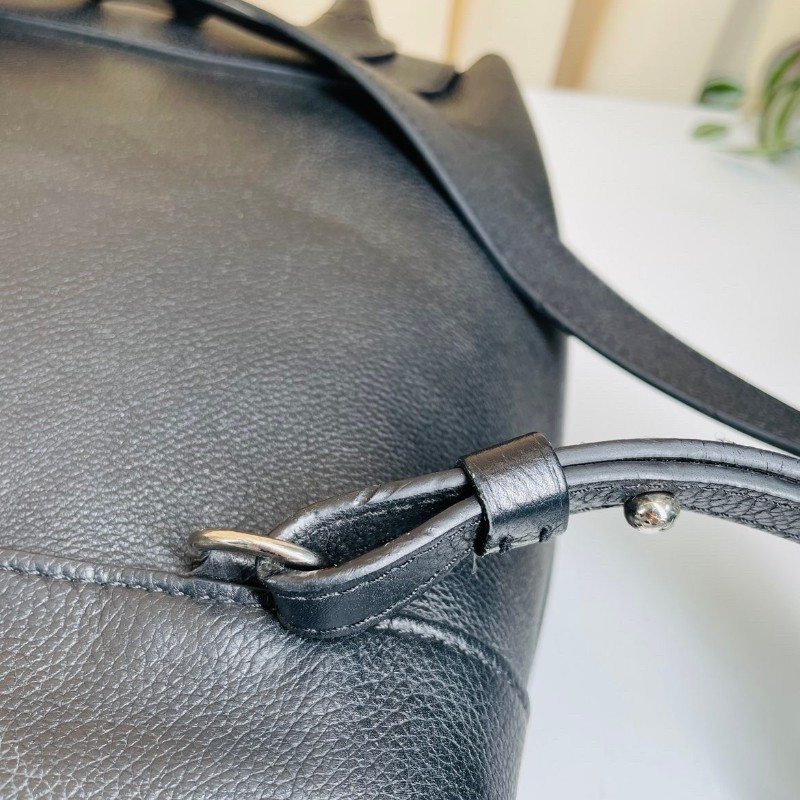 LV路易威登 lock me黑色全皮後背板 銀扣-14