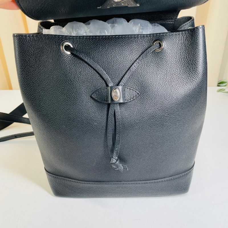 LV路易威登 lock me黑色全皮後背板 銀扣-18