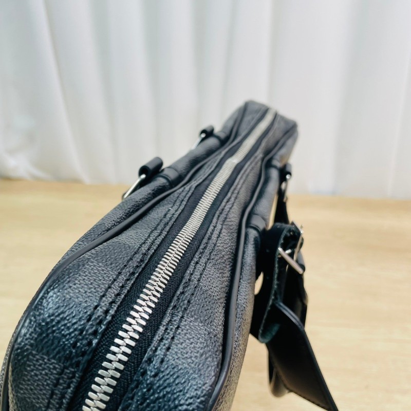 LV  黑棋盤格手提包 經典Damier Graphite 電腦公事包-7