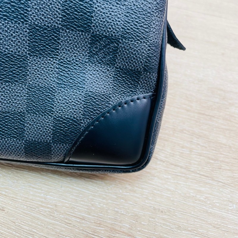 LV  黑棋盤格手提包 經典Damier Graphite 電腦公事包-9