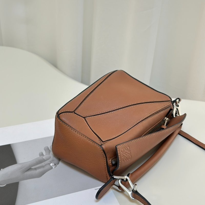 LOEWE Puzzle小牛皮手袋 - 迷你棕色-4