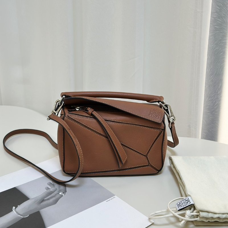 LOEWE Puzzle小牛皮手袋 - 迷你棕色-6