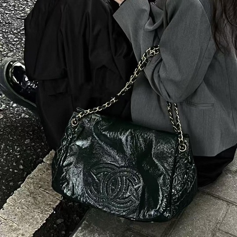 ✨Chanel 黑銀浮雕 荔枝牛皮翻蓋鏈條包 超級酷😎