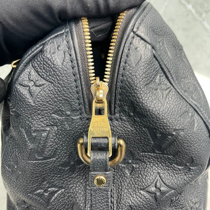 LV 全皮壓紋 深藍偏黑 speedy25枕頭包-11
