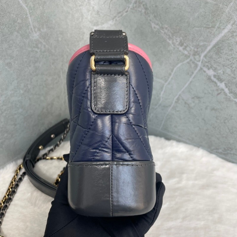 CHANEL 藍色拼粉色V紋 牛皮流浪包 肩背包-5