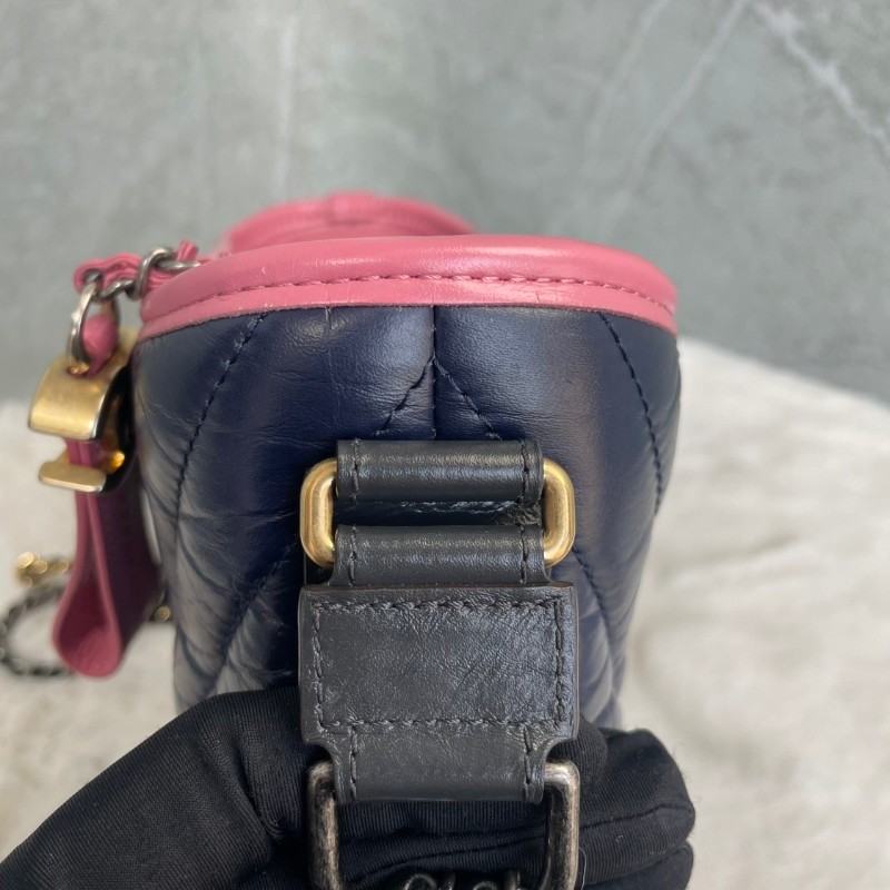 CHANEL 藍色拼粉色V紋 牛皮流浪包 肩背包-8