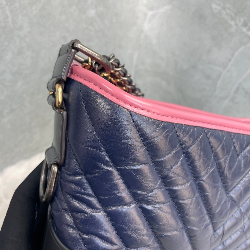 CHANEL 藍色拼粉色V紋 牛皮流浪包 肩背包-15
