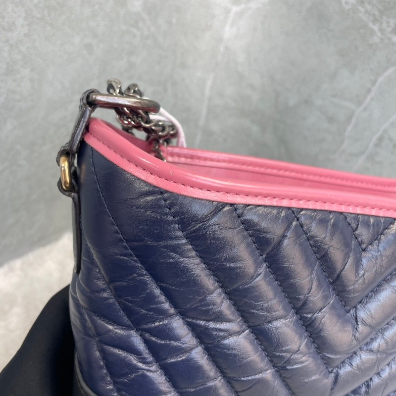 CHANEL 藍色拼粉色V紋 牛皮流浪包 肩背包-16