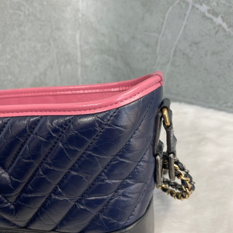 CHANEL 藍色拼粉色V紋 牛皮流浪包 肩背包-17