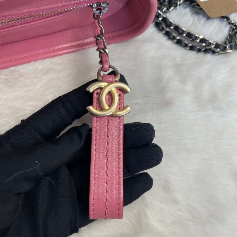 CHANEL 藍色拼粉色V紋 牛皮流浪包 肩背包-19
