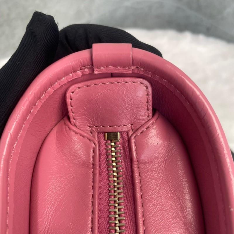 CHANEL 藍色拼粉色V紋 牛皮流浪包 肩背包-21