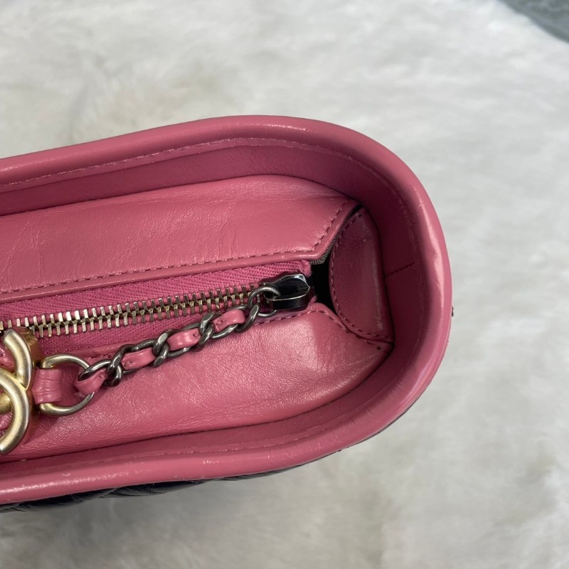 CHANEL 藍色拼粉色V紋 牛皮流浪包 肩背包-22