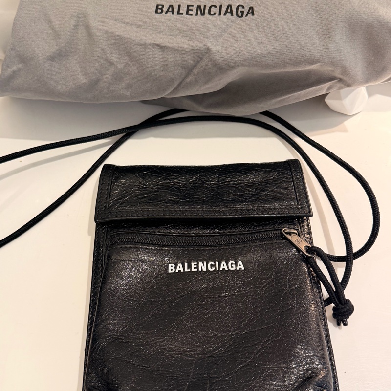 Balenciaga 巴黎世家 Explorer系列黑色小羊皮斜背包-1