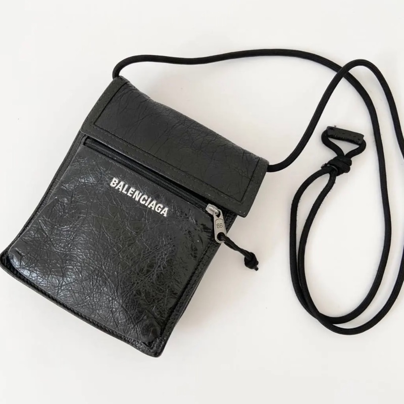 Balenciaga 巴黎世家 Explorer系列黑色小羊皮斜背包-4
