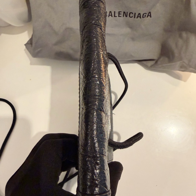 Balenciaga 巴黎世家 Explorer系列黑色小羊皮斜背包-10