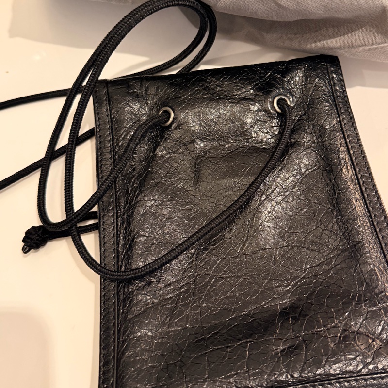 Balenciaga 巴黎世家 Explorer系列黑色小羊皮斜背包-14