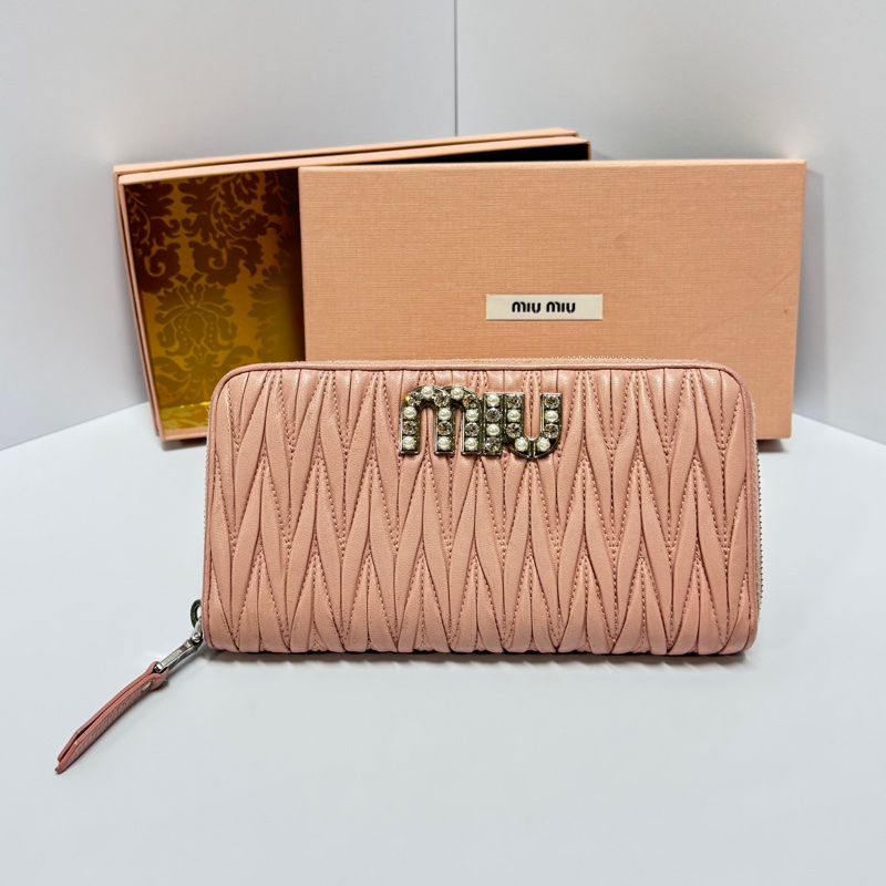 【極新🎁 張員瑛同款】 Miu Miu 千金小姐風 羊皮長夾 專櫃35800！-0