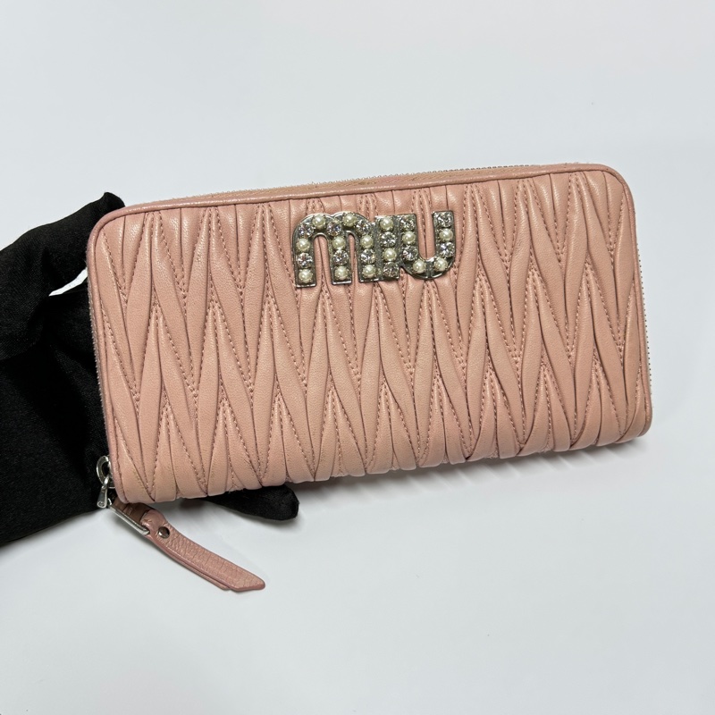 【極新🎁 張員瑛同款】 Miu Miu 千金小姐風 羊皮長夾 專櫃35800！-4